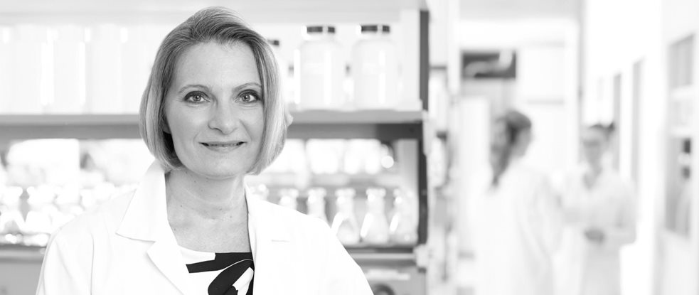 Eucerin-wetenschapper in het laboratorium