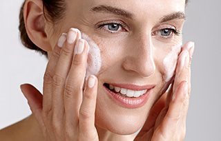 Gezicht reinigen - zonnebrand factor 50