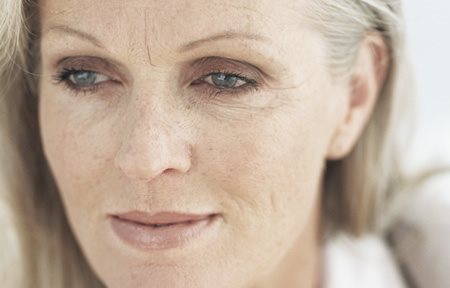 Het gezicht van een oudere vrouw