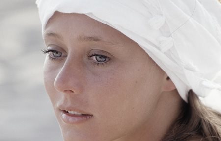 Het gezicht van een jonge vrouw